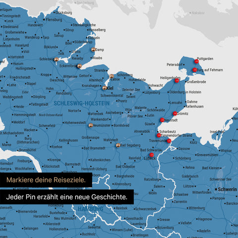 Detail einer Deutschland-Karte als Pinn-Leinand in Blau mit Pins in Schleswig-Holstein