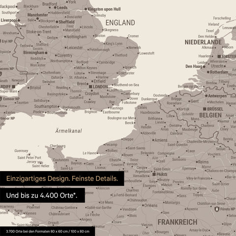 Moderne Europa Landkarte in der Farbe Warmgray (Braun-Grau) als Poster mit einem Ausschnitt von Italien, Kroatien und Griechenland
