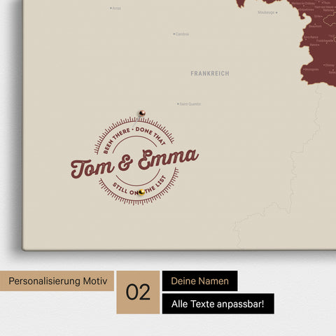 Benelux-Karte Pinn-Leinwand in Bordeaux Rot mit Personalisierung als rundes Logo, das eine Legende für bereits besuchte Reiseziele im Rundtext beinhaltet