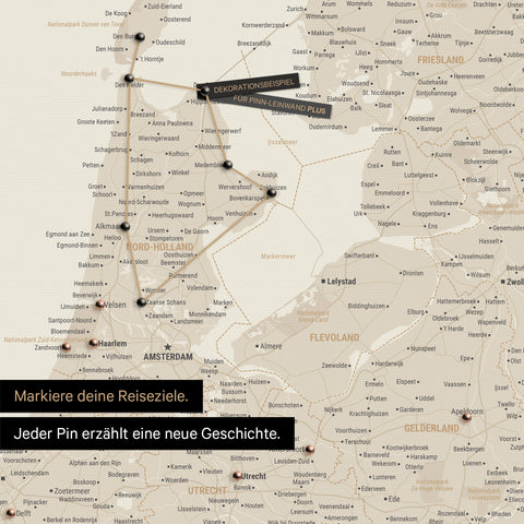 Moderne Benelux-Landkarte in der Farbe Gold als Pinn-Leinwand zeigt einen Ausschnitt von Nord-Holland und Utrecht, in der bereits besuchte Reiseziele durch Pins markiert sind 