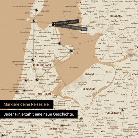 Moderne Benelux-Landkarte in der Farbe Treasure Gold als Pinn-Leinwand zeigt einen Ausschnitt von Nord-Holland und Utrecht, in der bereits besuchte Reiseziele durch Pins markiert sind 
