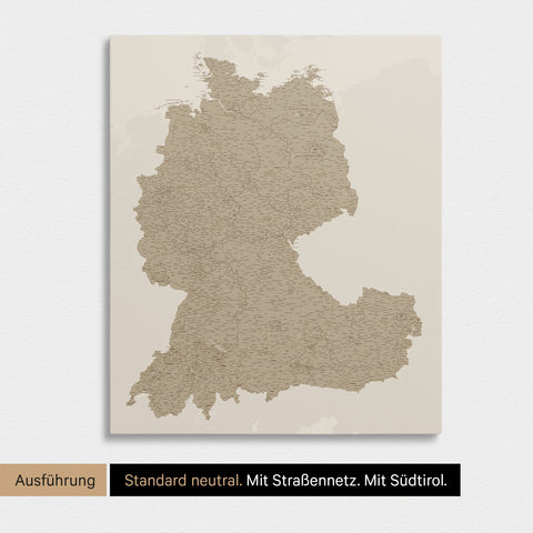 Neutrale und schlichte Standard-Ausführung einer DACH-Karte als Pinn-Leinwand in Desert Sand (Beige)