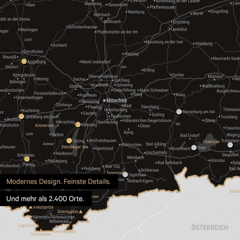 Ausschnitt einer magnetischen Deutschland-Karte in Light Black zeigt Karte von Bayern, auf der Magnete Reiseziele markieren