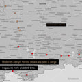 Ausschnitte einer Deutschlandkarte mit Bayern als Poster in Hellgrau mit Bergen, Seen und 2.500 Orten