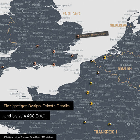 Europa Landkarte in Denim Blue als Leinwand zum Pinnen zeigt einen Ausschnitt von England, Frankreich und Belgien mit vielen Details wie Nationalparks, Flüssen und zahlreichen kleinen Orten und Städten, die teilweise mit Pins markiert sind