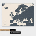 Neutrale Standard Ausführung der detaillierten Europakarte als Pinnwand Leinwand in Navy Light