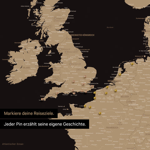 Pins stecken in einer Europa Landkarte in der Farbe Sonar Black (Schwarz-Gold) und markieren Reisezielen 