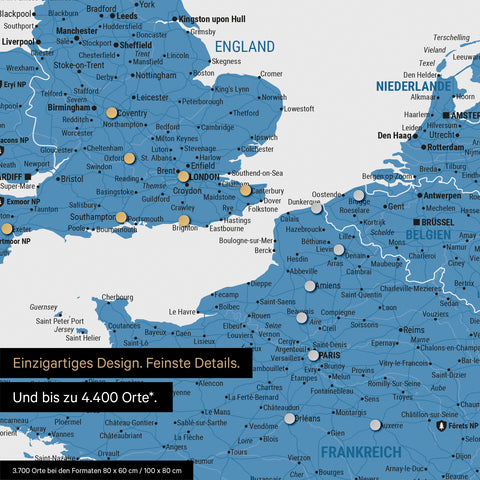 Ausschnitt einer magnetischen Europakarte in Blau zeigt einen Ausschnitt von England, Frankreich und Belgien mit Details wie Nationalparks, Flüssen und zahlreichen kleineren Orten und Städten