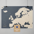 Europa Karte in der Farbe Hale Navy (Dunkelblau-Gold) in einem modernen, minimalistischem Design als Poster kaufen