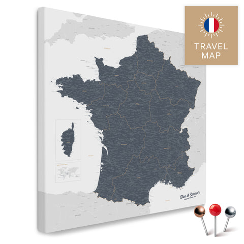 Frankreich-Landkarte in der Farbe Denim Blue in einem modernen, minimalistischem Design als Leinwand zum Pinnen von Reisen und Orten