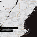 Ausschnitt einer Kanada & USA Landkarte als Pinn-Leinwand in Schwarz-Weiss zeigt Reiseziele und Highlights in New Brunswick und New England