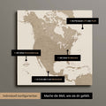 Vielfältige Konfigurationsmöglichkeiten einer Nordamerika Landkarte als Pinn-Leinwand in Farbe Desert Sand (Beige)