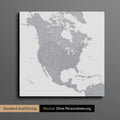 Neutrale und schlichte Ausführung einer Nordamerika Karte als Pinn-Leinwand in Hellgrau