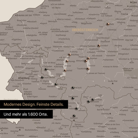 Ausschnitte einer Österreichkarte mit dem Salzkammergut und der Steiermark als Pinn-Leinwand in Warmgray mit 1.600 Orten