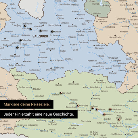 Detail einer politischen Österreich-Karte als Pinn-Leinand in Multicolor Atlas mit Pins im Salzburger Land und Kärnten