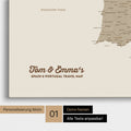 Landkarte von Spanien- & Portugal als Pinnwand Leinwand in Desert Sand mit Personalisierung und Namen in einer modernen Schreibschrift