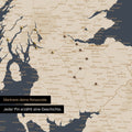 Detail einer England-Karte als Pinn-Leinand in Farbe Hale Navy (Dunkelblau-Gold) mit Kartenausschnitt von Schottland