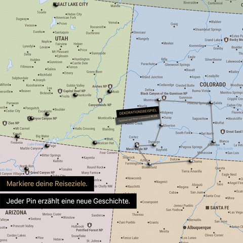 Politische USA Amerika Karte als Pinn-Leinand in Multicolor Atlas zeigt Pins ins Reisezielen in Utah und Colorado