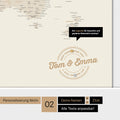 Personalisierte magnetische Weltkarte ANTARCTICA in Gold mit rundem Logo, das eine Legende für bereits besuchte Reiseziele beinhaltet