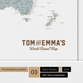 Magnetboard Weltkarte ANTARCTICA in Multicolor Light mit Personalisierung im Vintage-Stil