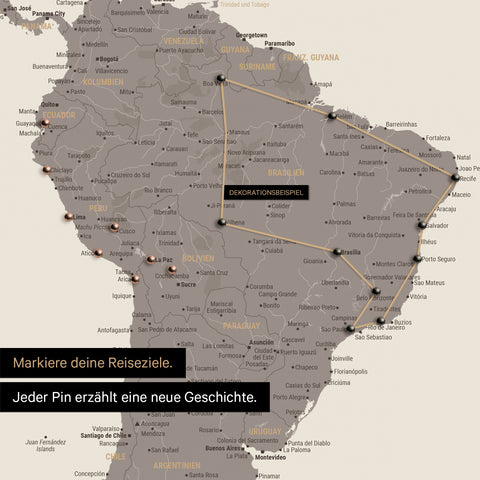 Detail einer Weltkarte als Pinn-Leinwand in Warmgray (Braun-Grau) zeigt einen Ausschnitt aus Südamerika