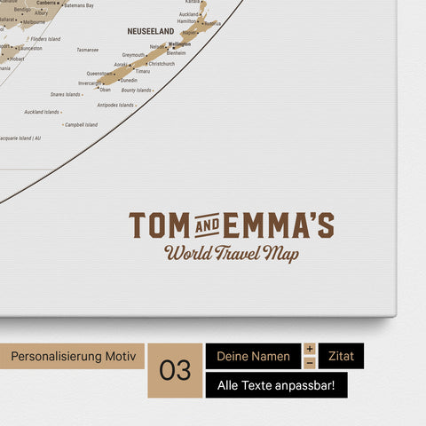 Personalisierung einer Weltkarte in der Equal-Earth-Projektion Pinnwand in Multicolor Beige mit einem Logo im Vintage-Look, bei dem die Namen und die Unterzeile „World Travel Map“ geändert werden kann
