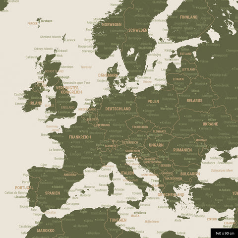 Ein detaillierter Ausschnitt einer Weltkarte-Pinnwand in der Farbe Olive Green zeigt einen Ausschnitt von Europa mit allen Ländern und Hauptstädten.