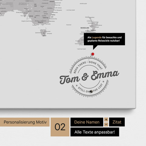 Personalisierte Weltkarte als Pinnwand Leinwand in Hellgrau mit eingedruckten Namen und einer Legende zur Markierung von besuchten Orten