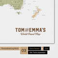 Weltkarte als Poster in Multicolor Sienna mit einem Vintage-Logo als moderne Personalisierung