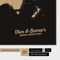 Personalisierte Weltkarte in Farbe Sonar Black (Schwarz-Gold) mit deinem Namen eingedruckt
