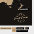 Alternatives Motiv für eine Personalisierung mit deinem Namen auf einer Weltkarte in Farbe Sonar Black (Schwarz-Gold)